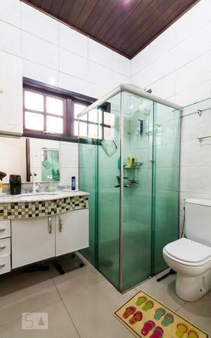 Casa de condomínio para alugar com 120m², 4 quartos e 2 vagas Casa de condomínio para alugar com 120m², 4 quartos e 2 vagasBanheiro 01