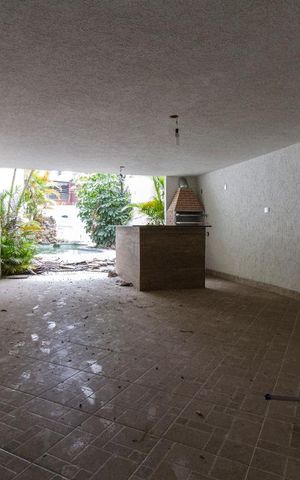 Casa à venda com 500m², 5 quartos e 3 vagasArea da Churrasqueira e Piscina 