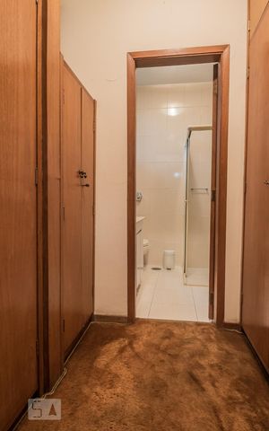 Casa à venda com 267m², 4 quartos e 2 vagas Casa à venda com 267m², 4 quartos e 2 vagasCloset