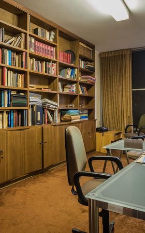 Casa à venda com 267m², 4 quartos e 2 vagas Casa à venda com 267m², 4 quartos e 2 vagasEscritório