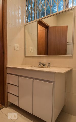 Casa à venda com 267m², 4 quartos e 2 vagas Casa à venda com 267m², 4 quartos e 2 vagasBanheiro Suíte 1