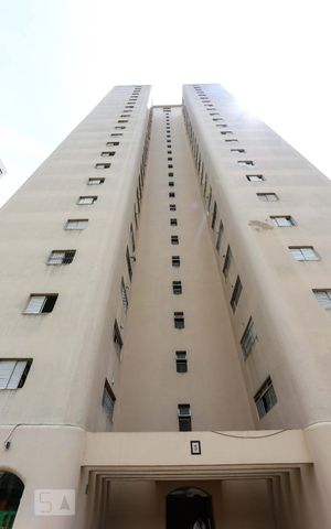Apartamento para alugar com 72m², 2 quartos e 1 vagaFachada