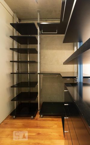 Studio à venda com 80m², 1 quarto e 2 vagas Studio à venda com 80m², 1 quarto e 2 vagasCloset