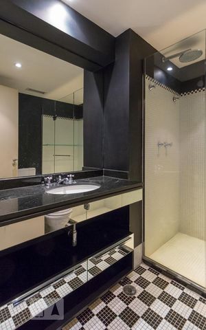 Studio à venda com 80m², 1 quarto e 2 vagas Studio à venda com 80m², 1 quarto e 2 vagasBanheiro da suíte