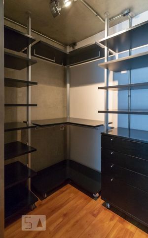 Studio à venda com 80m², 1 quarto e 2 vagas Studio à venda com 80m², 1 quarto e 2 vagasCloset