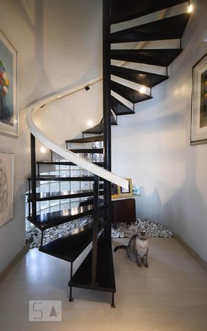 Apartamento para alugar com 367m², 3 quartos e 3 vagas Apartamento para alugar com 367m², 3 quartos e 3 vagasEscada