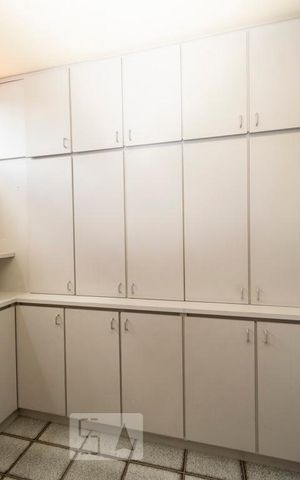 Apartamento à venda com 280m², 3 quartos e 2 vagas Apartamento à venda com 280m², 3 quartos e 2 vagasQuarto de Empregada
