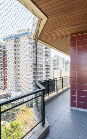Apartamento à venda com 280m², 3 quartos e 2 vagas Apartamento à venda com 280m², 3 quartos e 2 vagasVaranda Sala