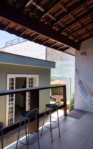 Casa para alugar com 200m², 4 quartos e 2 vagasÁrea externa Churrasqueira