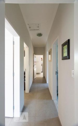 Casa para alugar com 200m², 4 quartos e 2 vagasCorredor