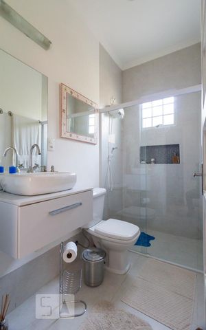 Casa para alugar com 200m², 4 quartos e 2 vagasBanheiro social