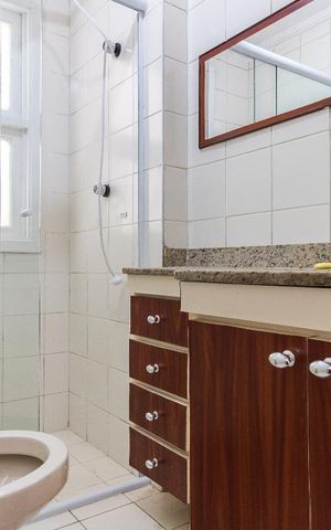 Casa de condomínio à venda com 160m², 2 quartos e 2 vagas Casa de condomínio à venda com 160m², 2 quartos e 2 vagasBanheiro
