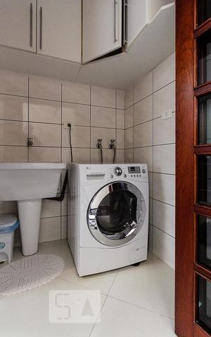 Casa para alugar com 165m², 3 quartos e 6 vagasárea de serviço