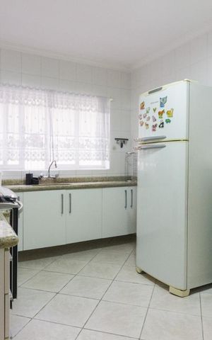 Casa para alugar com 350m², 4 quartos e 4 vagas Casa para alugar com 350m², 4 quartos e 4 vagasCozinha