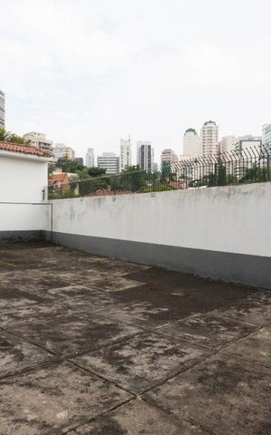Casa para alugar com 500m², 4 quartos e 8 vagasQuintal