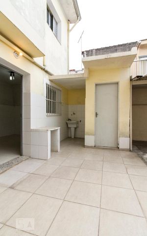 Casa à venda com 120m², 2 quartos e 1 vagaQuintal dos Fundos com Area de Serviço 