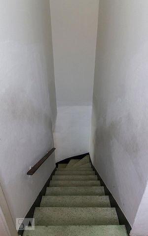 Casa à venda com 120m², 2 quartos e 1 vagaEscada 