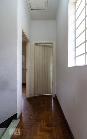 Casa à venda com 120m², 2 quartos e 1 vagaAcesso aos Quartos e Banheiro 