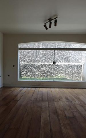 Casa à venda com 330m², 4 quartos e 6 vagasSala