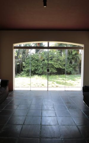 Casa à venda com 330m², 4 quartos e 6 vagasSala