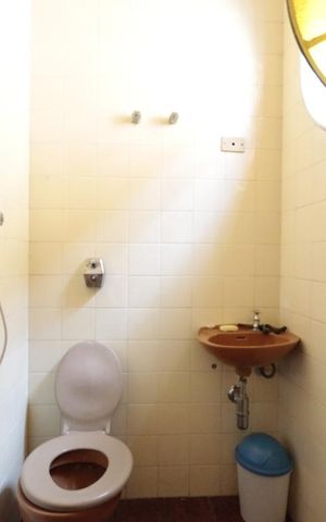 Casa à venda com 330m², 4 quartos e 6 vagasBanheiro de serviço