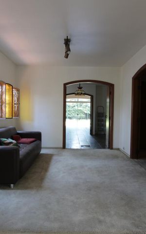 Casa à venda com 330m², 4 quartos e 6 vagasSala
