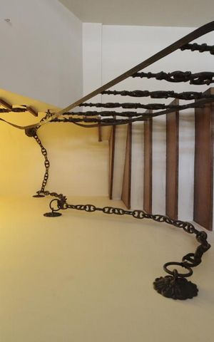 Casa à venda com 330m², 4 quartos e 6 vagasEscada 