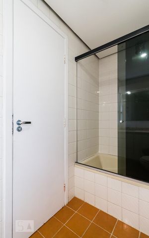Apartamento à venda com 96m², 3 quartos e 1 vaga Apartamento à venda com 96m², 3 quartos e 1 vagaBanheiro da suíte 01