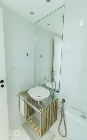 Apartamento para alugar com 60m², 2 quartos e 2 vagas Apartamento para alugar com 60m², 2 quartos e 2 vagasBanheiro