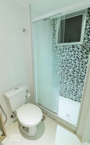 Apartamento para alugar com 60m², 2 quartos e 2 vagas Apartamento para alugar com 60m², 2 quartos e 2 vagasBanheiro