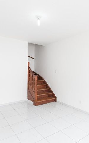 Casa para alugar com 86m², 2 quartos e 2 vagasSala