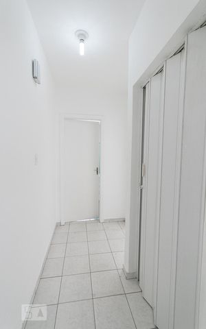 Casa para alugar com 86m², 2 quartos e 2 vagasCorredor 