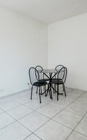 Apartamento à venda com 36m², 1 quarto e sem vaga Apartamento à venda com 36m², 1 quarto e sem vagaSala