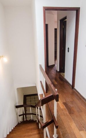 Casa à venda com 320m², 3 quartos e 3 vagas Casa à venda com 320m², 3 quartos e 3 vagasCorredor