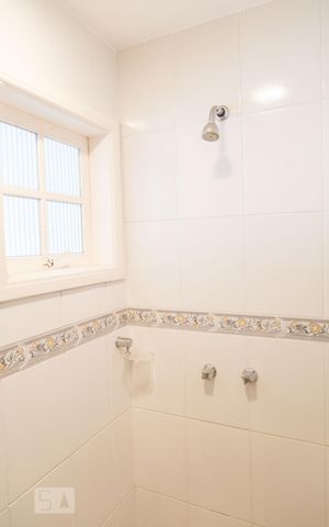 Casa à venda com 180m², 3 quartos e 2 vagasLavabo