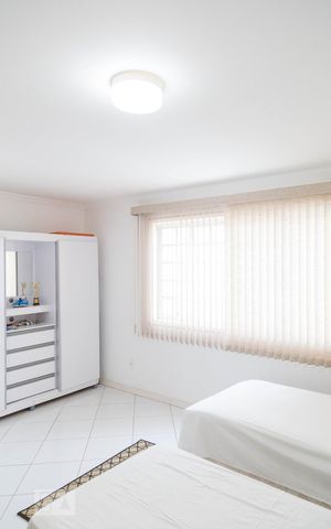 Casa à venda com 180m², 3 quartos e 2 vagasSuíte 2