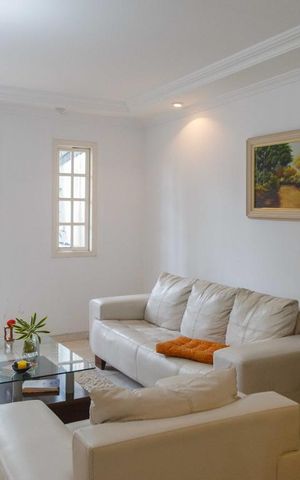 Casa à venda com 180m², 3 quartos e 2 vagasSala