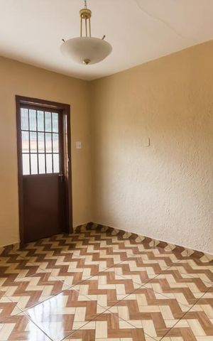 Casa à venda com 240m², 3 quartos e 2 vagasSala