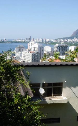 Casa à venda com 312m², 4 quartos e 2 vagasvista externa