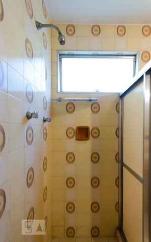 Casa à venda com 312m², 4 quartos e 2 vagasBanheiro social no segundo pavimento