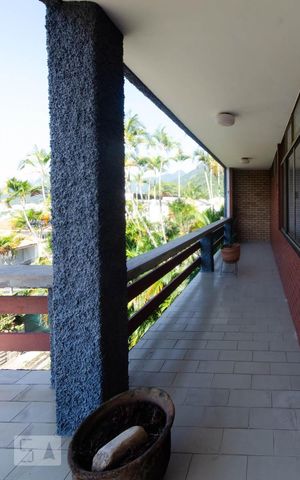 Casa à venda com 312m², 4 quartos e 2 vagasVaranda no terceiro pavimento