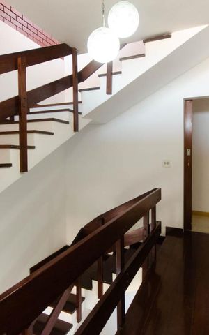 Casa à venda com 312m², 4 quartos e 2 vagascorredor de acesso do segundo pavimento