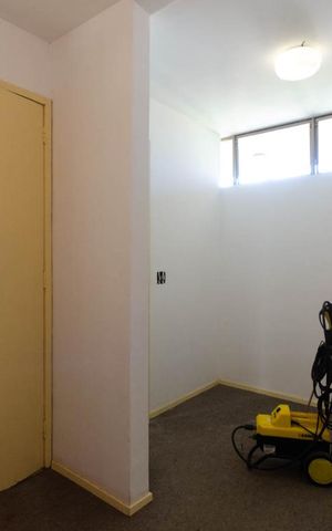Casa à venda com 312m², 4 quartos e 2 vagasQuarto de serviço no terceiro pavimento