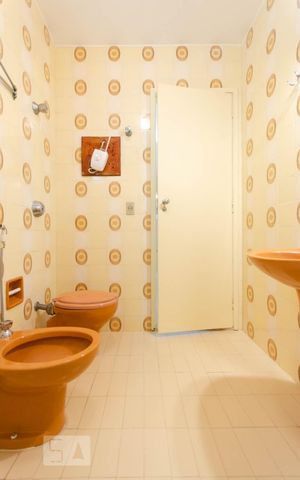 Casa à venda com 312m², 4 quartos e 2 vagasBanheiro social no segundo pavimento