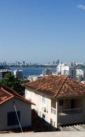 Casa à venda com 312m², 4 quartos e 2 vagasVista externa da varanda no terceiro pavimento