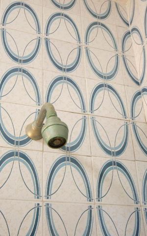 Casa à venda com 312m², 4 quartos e 2 vagasDetalhe chuveiro no Banheiro da suite no segundo pavimento