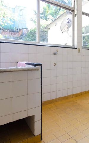 Casa à venda com 312m², 4 quartos e 2 vagasÁrea de serviço no terceiro pavimento