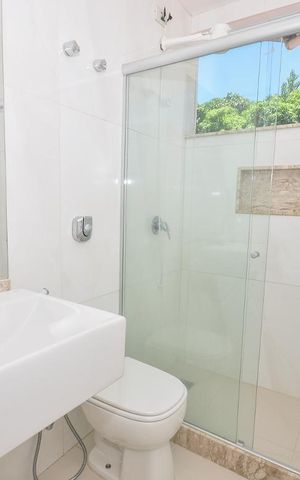 Casa de condomínio à venda com 256m², 3 quartos e 3 vagas Casa de condomínio à venda com 256m², 3 quartos e 3 vagasBanheiro Social