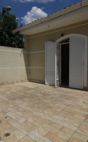Casa à venda com 230m², 3 quartos e 2 vagasVaranda