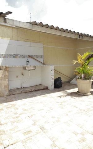 Casa à venda com 230m², 3 quartos e 2 vagasÁrea externa